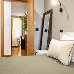 Cozy 3br Near Av Liberdade Sleeps 8 Patio *