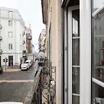 Cozy 3br Near Av Liberdade Sleeps 8 Patio Casa vacanze *
