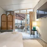 Cozy 3br Near Av Liberdade Sleeps 8 Patio *