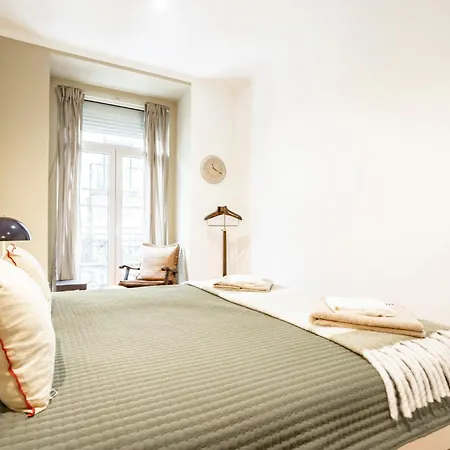 Cozy 3br Near Av Liberdade Sleeps 8 Patio Σπίτι διακοπών Lisboa