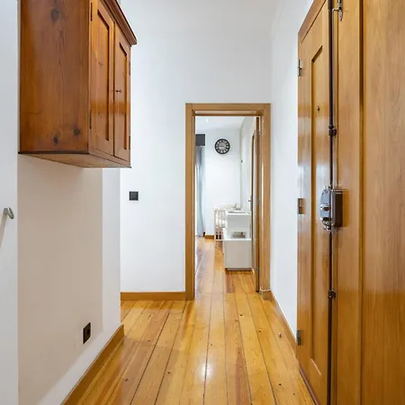 Cozy 3br Near Av Liberdade Sleeps 8 Patio