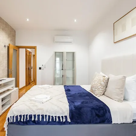 Cozy 3br Near Av Liberdade Sleeps 8 Patio Σπίτι διακοπών *