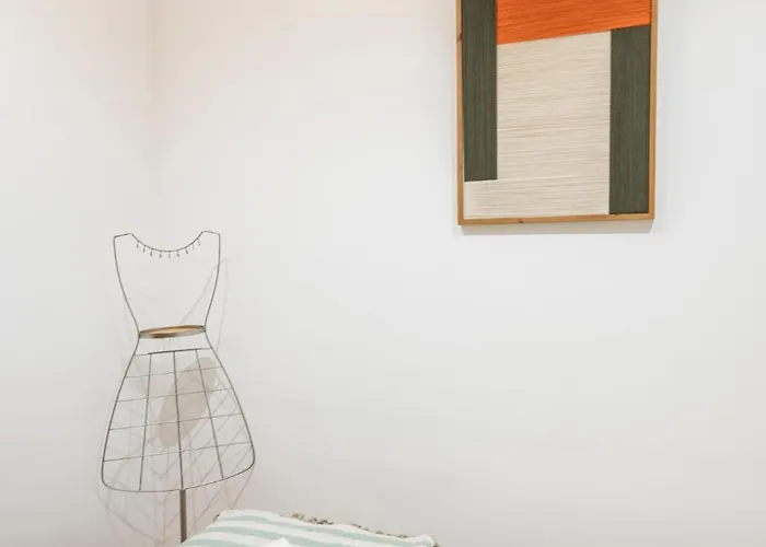 Cozy 3br Near Av Liberdade Sleeps 8 Patio * Lisbon