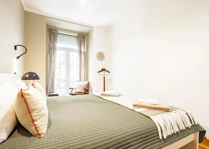 Cozy 3br Near Av Liberdade Sleeps 8 Patio Holiday home Lisbon
