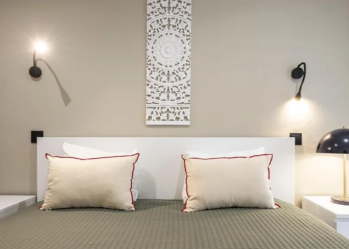 Cozy 3br Near Av Liberdade Sleeps 8 Patio Holiday home *
