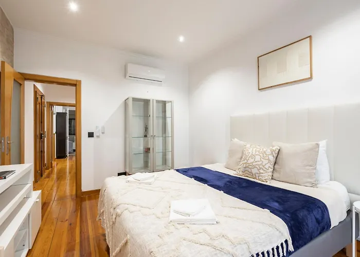 Cozy 3br Near Av Liberdade Sleeps 8 Patio