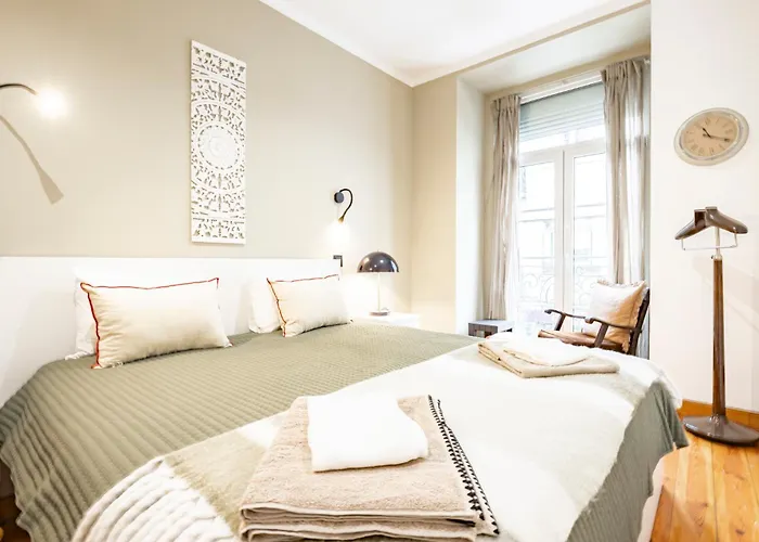 Cozy 3br Near Av Liberdade Sleeps 8 Patio Holiday home Lisbon