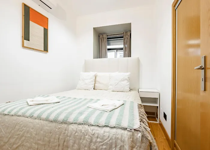 Cozy 3br Near Av Liberdade Sleeps 8 Patio