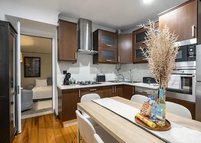 Holiday home Cozy 3br Near Av Liberdade Sleeps 8 Patio *