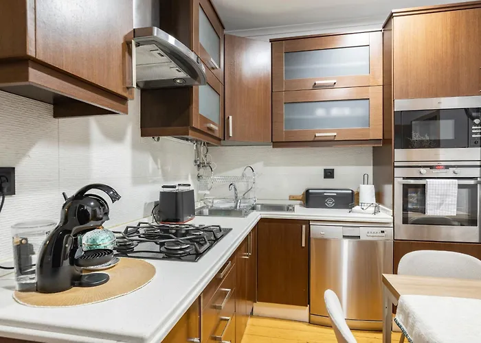 Cozy 3br Near Av Liberdade Sleeps 8 Patio Holiday home