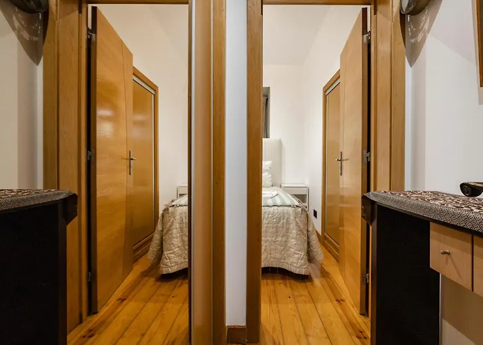 Cozy 3br Near Av Liberdade Sleeps 8 Patio Holiday home Lisbon