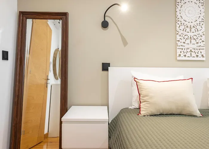 Cozy 3br Near Av Liberdade Sleeps 8 Patio