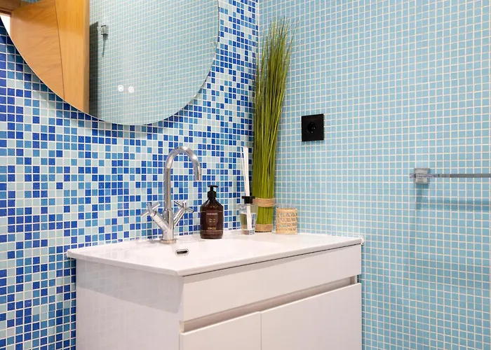 Cozy 3br Near Av Liberdade Sleeps 8 Patio Holiday home