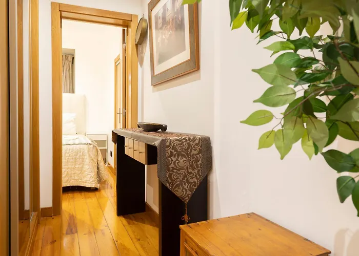 Cozy 3br Near Av Liberdade Sleeps 8 Patio
