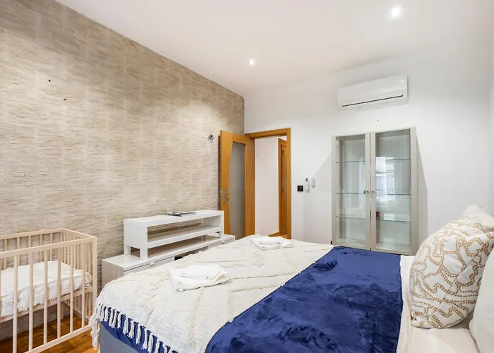 Holiday home Cozy 3br Near Av Liberdade Sleeps 8 Patio Lisbon