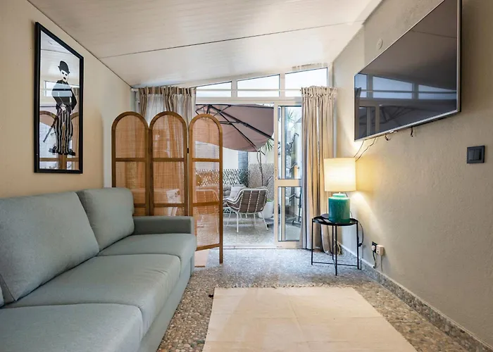 Cozy 3br Near Av Liberdade Sleeps 8 Patio Holiday home *