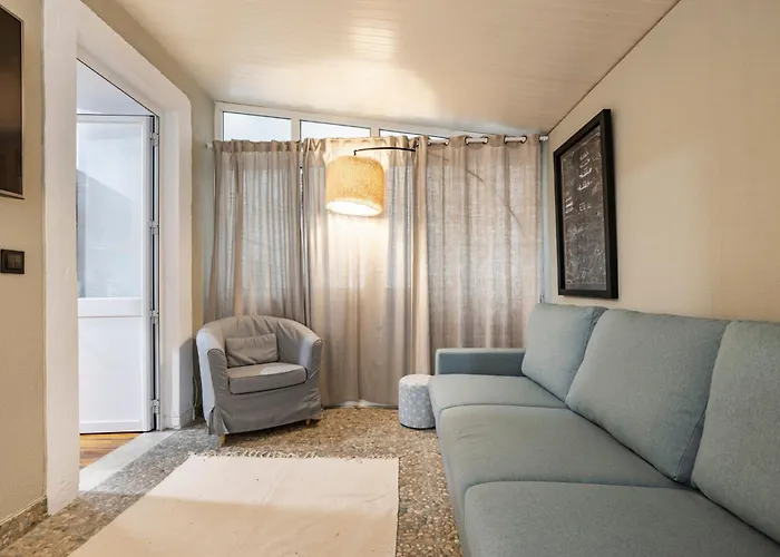 Cozy 3br Near Av Liberdade Sleeps 8 Patio *