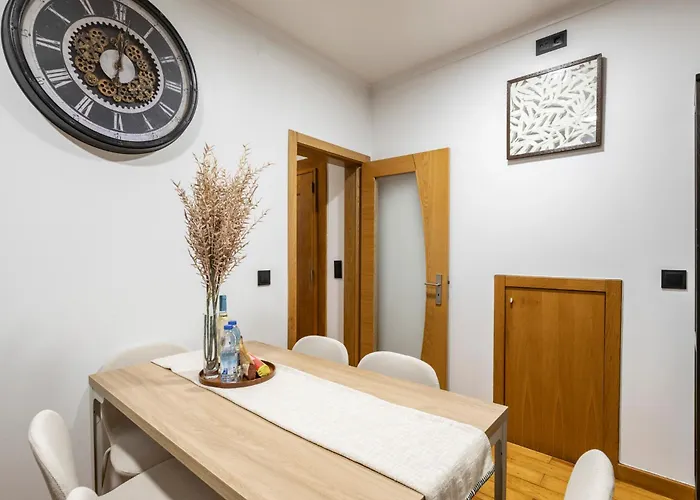 Cozy 3br Near Av Liberdade Sleeps 8 Patio