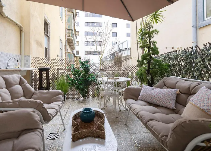 Cozy 3br Near Av Liberdade Sleeps 8 Patio Holiday home Lisbon