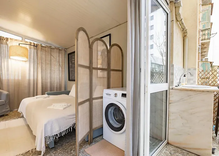 Cozy 3br Near Av Liberdade Sleeps 8 Patio Lisbon