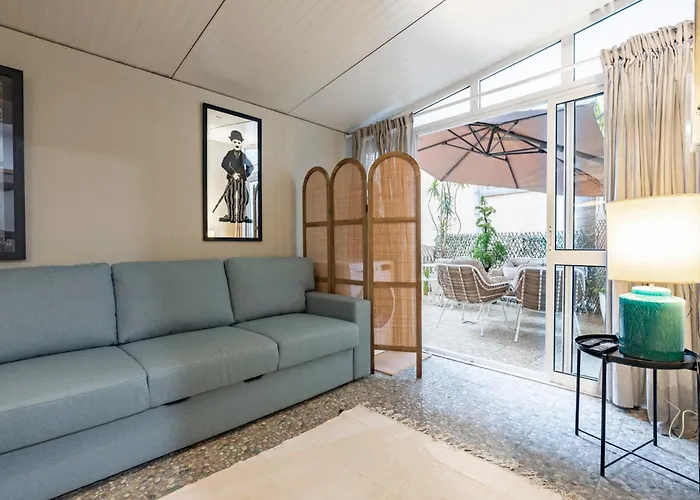 Cozy 3br Near Av Liberdade Sleeps 8 Patio Holiday home