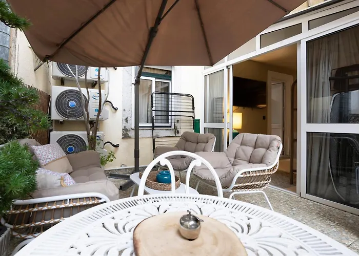 Holiday home Cozy 3br Near Av Liberdade Sleeps 8 Patio *