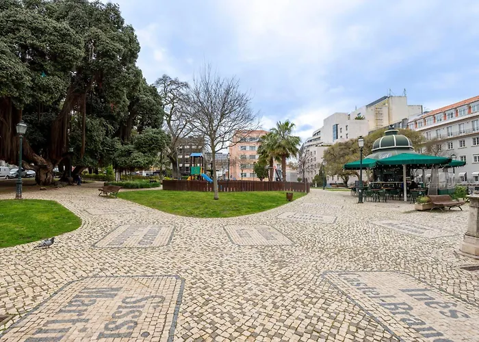 Cozy 3br Near Av Liberdade Sleeps 8 Patio *