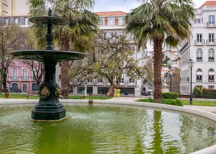 Cozy 3br Near Av Liberdade Sleeps 8 Patio Lisbon