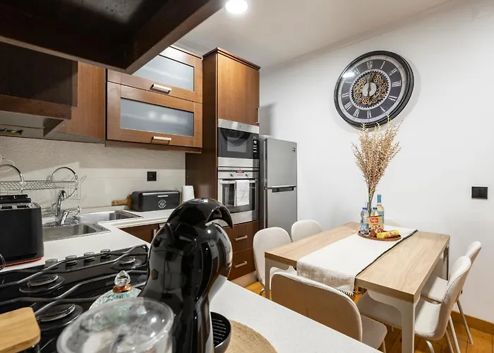 Cozy 3br Near Av Liberdade Sleeps 8 Patio Holiday home