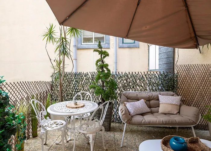 Cozy 3br Near Av Liberdade Sleeps 8 Patio *
