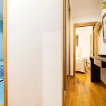 Cozy 3br Near Av Liberdade Sleeps 8 Patio Nyaraló Lisboa