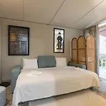 Cozy 3br Near Av Liberdade Sleeps 8 Patio Nyaraló *