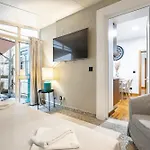 Cozy 3br Near Av Liberdade Sleeps 8 Patio *