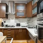 Cozy 3br Near Av Liberdade Sleeps 8 Patio 펜션 리스본