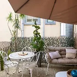 Cozy 3br Near Av Liberdade Sleeps 8 Patio *