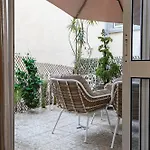 Cozy 3br Near Av Liberdade Sleeps 8 Patio 펜션 리스본