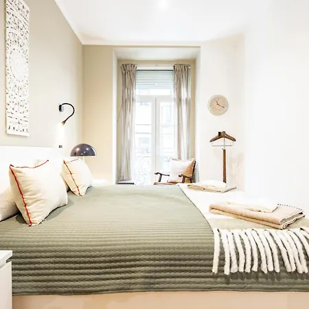 Cozy 3br Near Av Liberdade Sleeps 8 Patio Lisboa