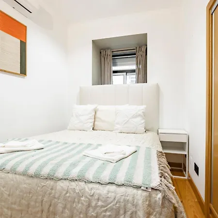 Cozy 3br Near Av Liberdade Sleeps 8 Patio
