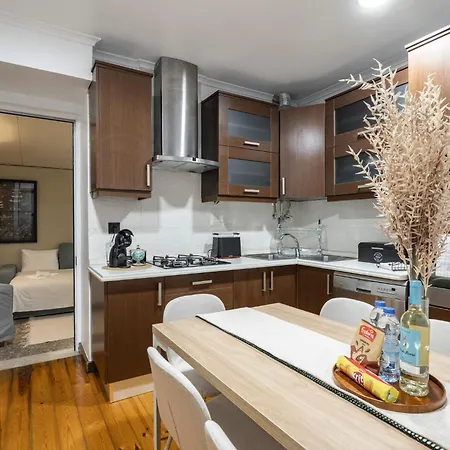 Ferienhaus Cozy 3br Near Av Liberdade Sleeps 8 Patio *