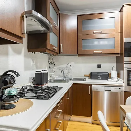 Cozy 3br Near Av Liberdade Sleeps 8 Patio Ferienhaus
