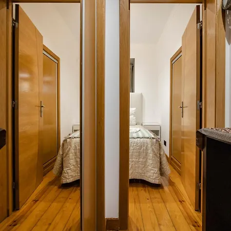 Cozy 3br Near Av Liberdade Sleeps 8 Patio Ferienhaus Lissabon