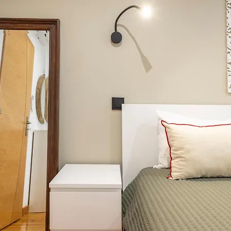 Cozy 3br Near Av Liberdade Sleeps 8 Patio