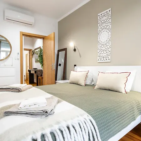 Cozy 3br Near Av Liberdade Sleeps 8 Patio Lissabon