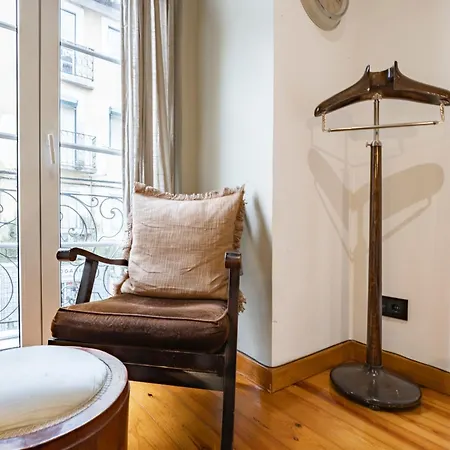 Cozy 3br Near Av Liberdade Sleeps 8 Patio