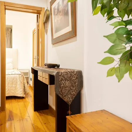 Cozy 3br Near Av Liberdade Sleeps 8 Patio