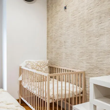 Cozy 3br Near Av Liberdade Sleeps 8 Patio Ferienhaus