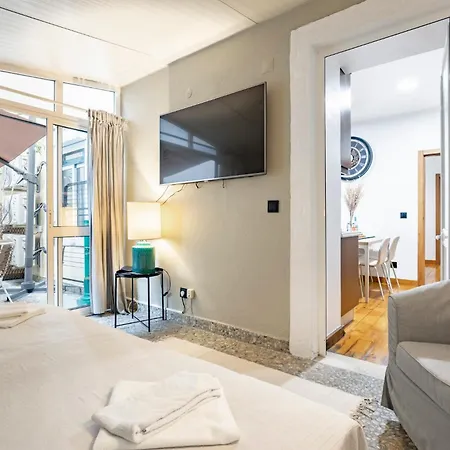Cozy 3br Near Av Liberdade Sleeps 8 Patio *