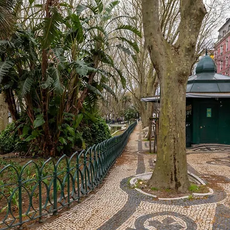 Ferienhaus Cozy 3br Near Av Liberdade Sleeps 8 Patio Lissabon