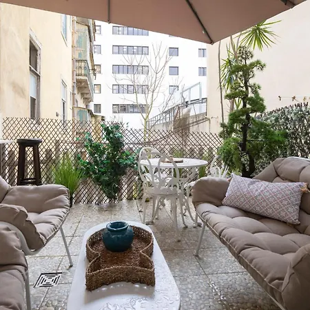 Cozy 3br Near Av Liberdade Sleeps 8 Patio Ferienhaus Lissabon
