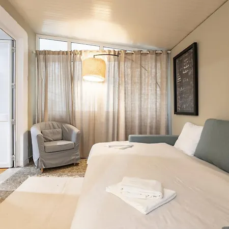 Cozy 3br Near Av Liberdade Sleeps 8 Patio Ferienhaus Lissabon